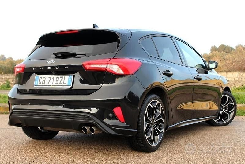 Usata Ford Focus ST-Line 120 CV (88 kW) 2020 Nero Berlina