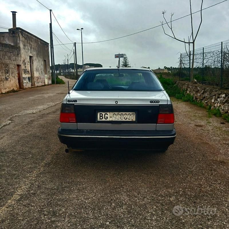 Begagnad Saab 9000 175 HK (128 kW) 1988 Grå Sedan