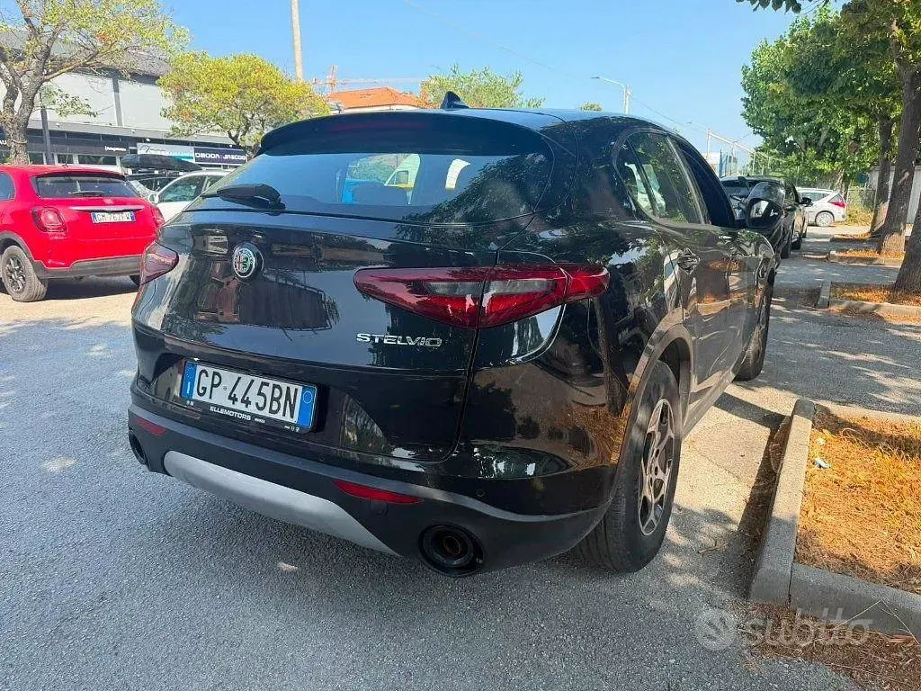 Usata Alfa Romeo Stelvio Business 160 CV (117 kW) 2023 Nero SUV