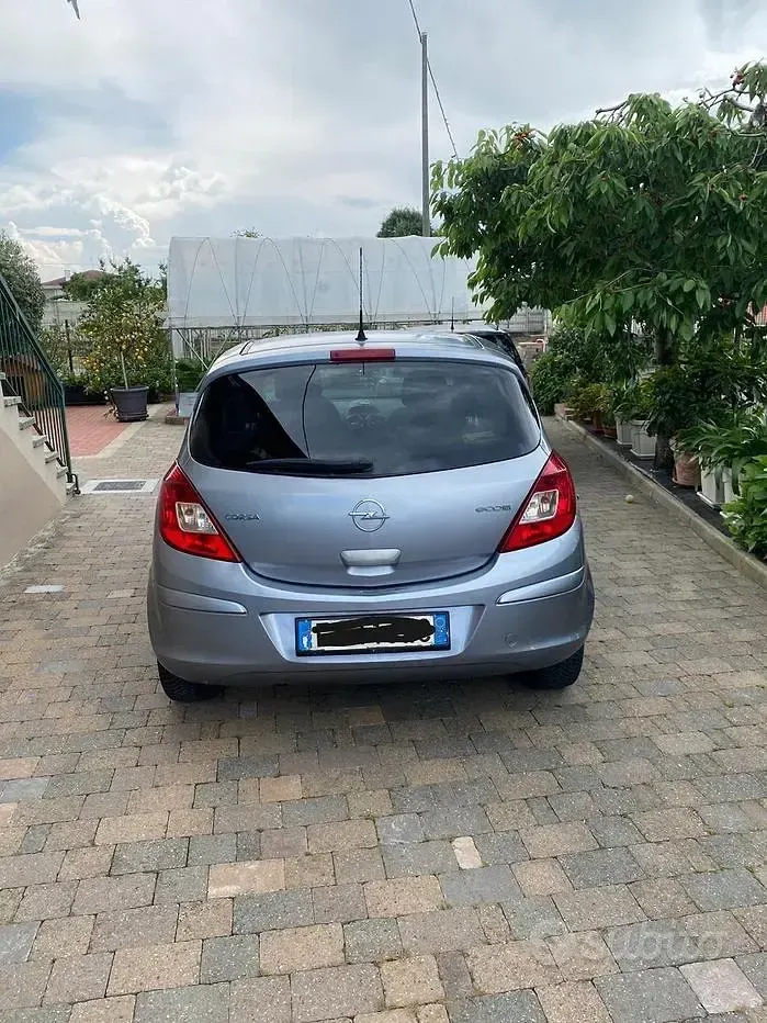 Usata Opel Corsa 85 CV (62 kW) 2010 Blu Utilitaria