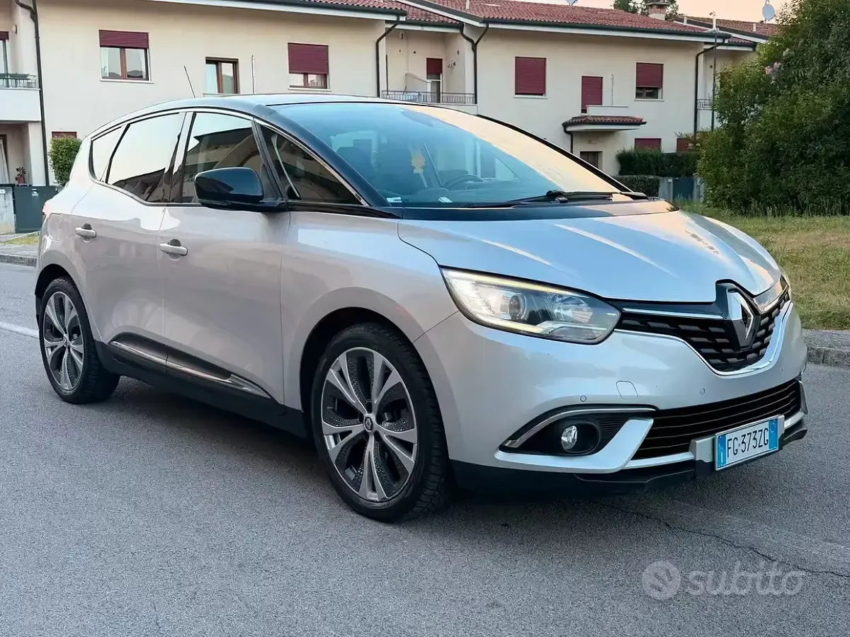 Usata Renault Scénic 110 CV (80 kW) 2017 Grigio Monovolume