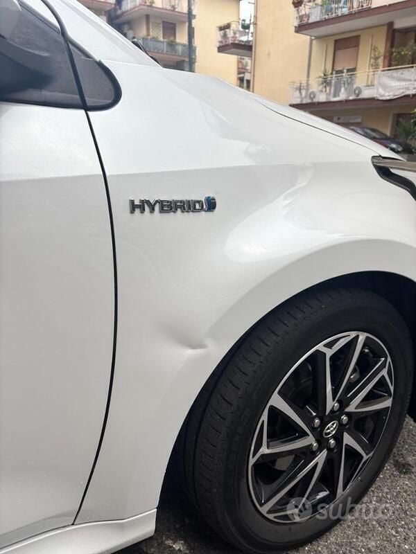 Usata Toyota Yaris Hybrid 2021 Bianco Berlina