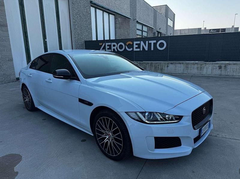 Usata Jaguar XE 179 CV (131 kW) 2020 Perla Berlina