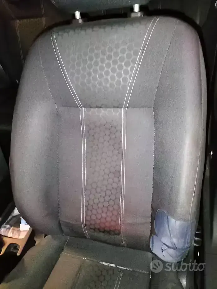 Usata Ford Fiesta 97 CV (71 kW) 2010 Grigio Berlina