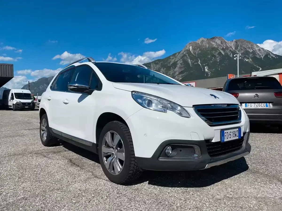Usata Peugeot 2008 Allure 82 CV (60 kW) 2016 Bianco SUV