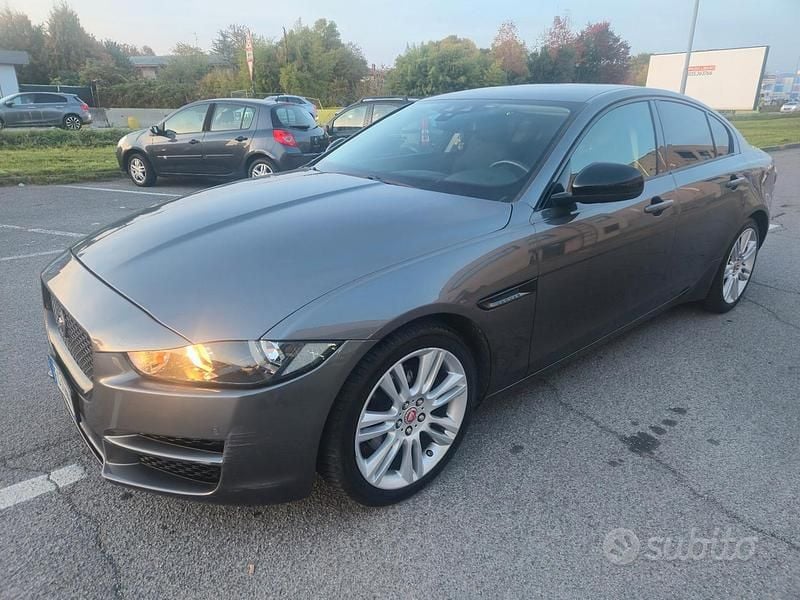 Usata Jaguar XE Portfolio 180 CV (132 kW) 2017 Grigio Berlina