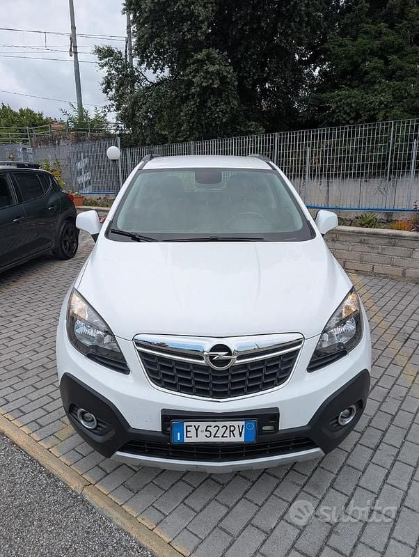 Bianco Usata 2015 Opel Mokka SUV | 11.000 € (Buon prezzo) - Immagine 1/4