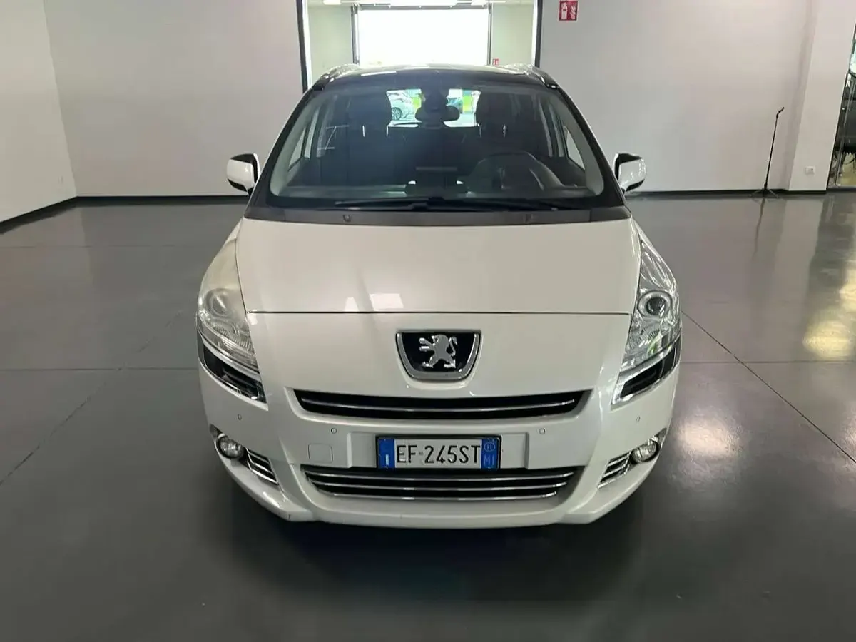 Usata Peugeot 5008 111 CV (81 kW) 2011 Bianco Monovolume