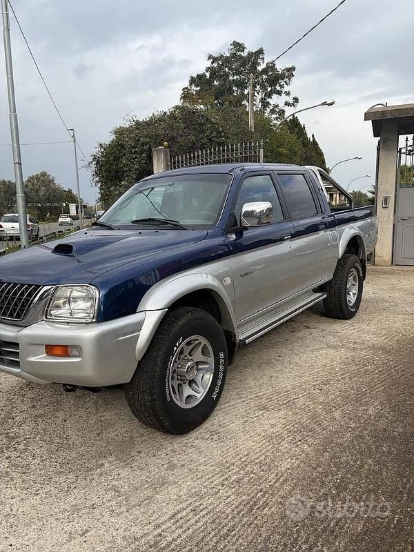 Usata Mitsubishi L200 115 CV (84 kW) 2004 Blu Pick-up