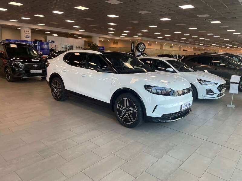 Usata Ford Capri Extended Range 210 kW (286 CV) 2024 Frozen white Berlina