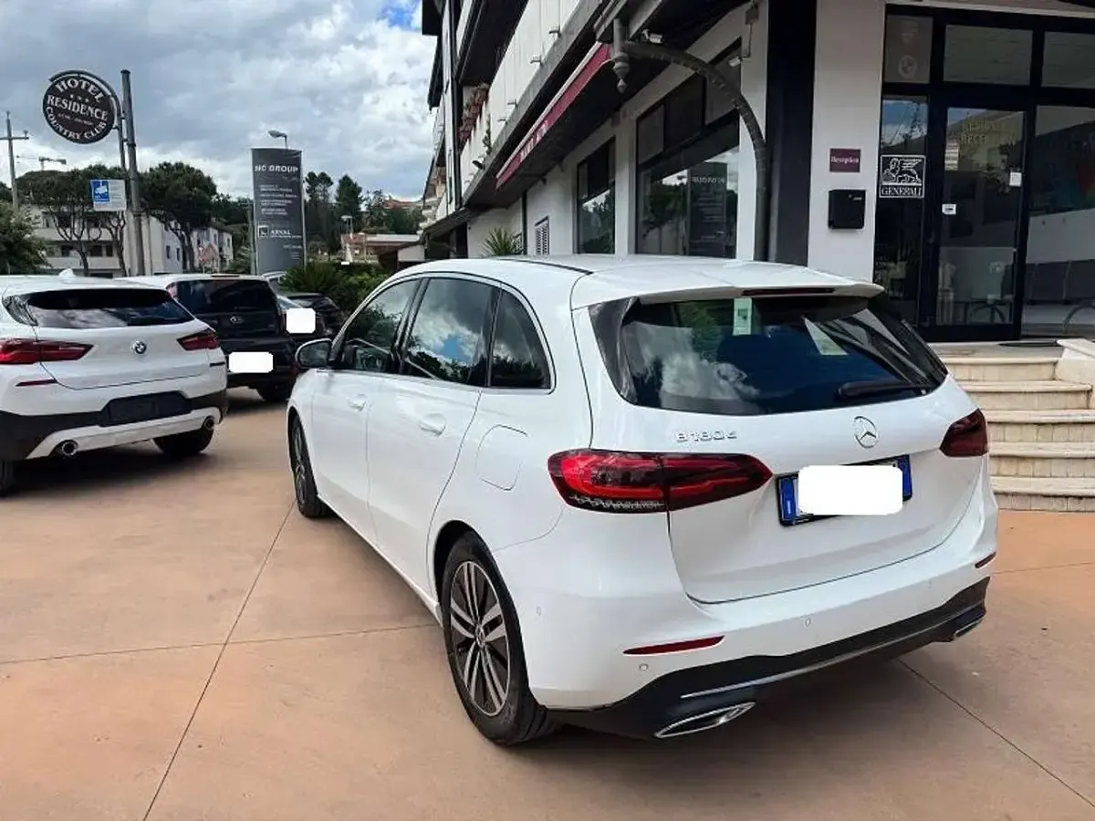 Gebraucht Mercedes B180 116 PS (85 kW) 2019 Weiß Van / Kleinbus