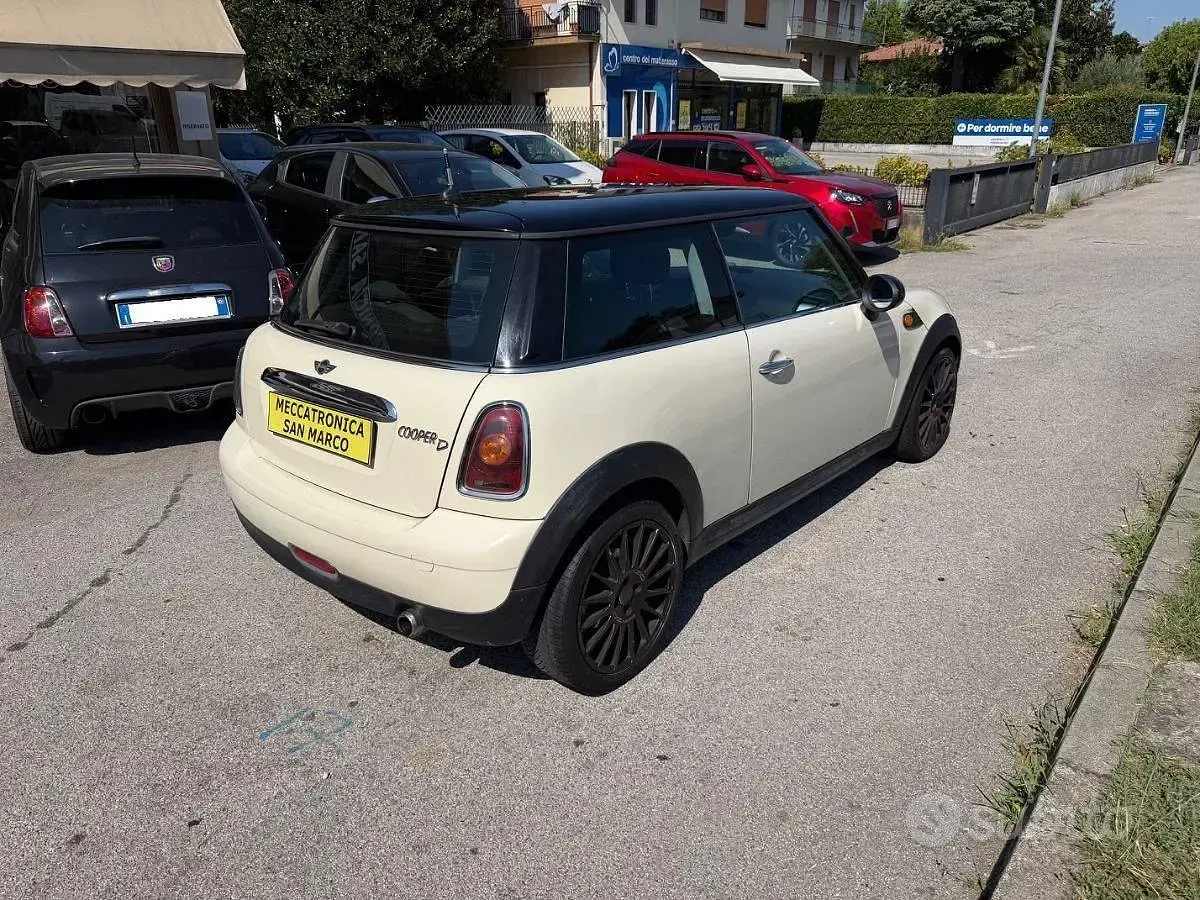 Usata Mini Cooper D 109 CV (80 kW) 2008 Bianco Utilitaria