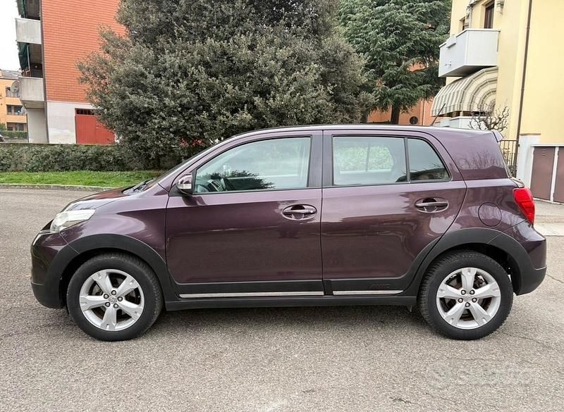 Usata Toyota Urban Cruiser 90 CV (66 kW) 2010 Marrone Utilitaria