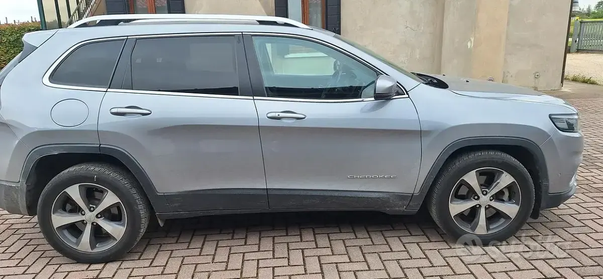 Occasion Jeep Cherokee Limited 194 ch (142 kW) 2019 Gris SUV