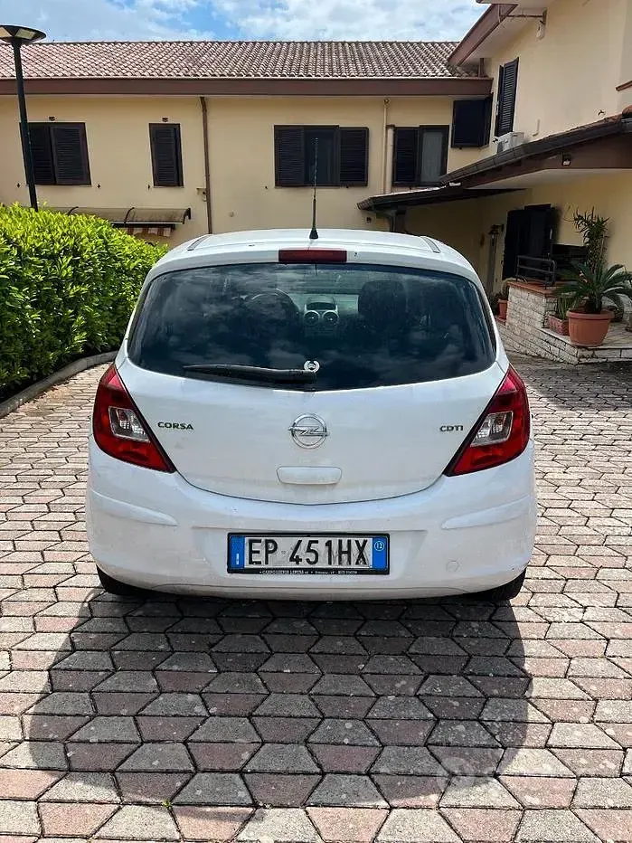 Usata Opel Corsa 75 CV (55 kW) 2012 Bianco Utilitaria