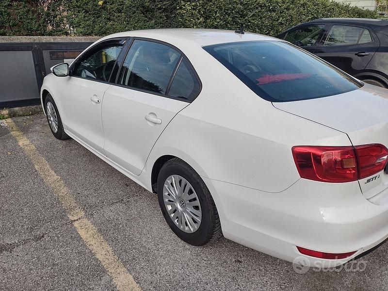 Begagnad VW Jetta 105 HK (77 kW) 2012 Vit Sedan