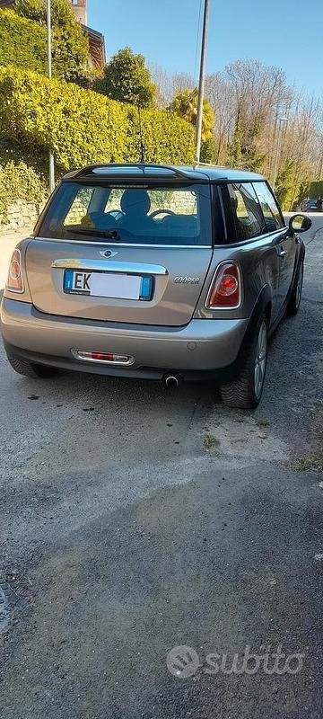 Begagnad Mini Cooper 122 HK (89 kW) 2011 Brun Halvkombi