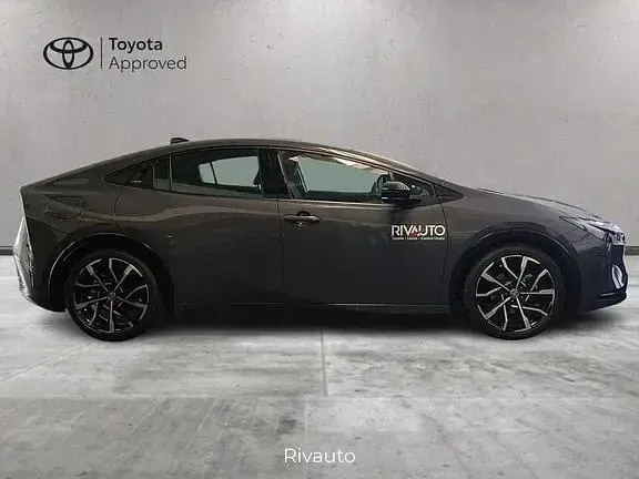 Usata Toyota Prius Lounge 223 CV (164 kW) 2024 Ash grey Utilitaria