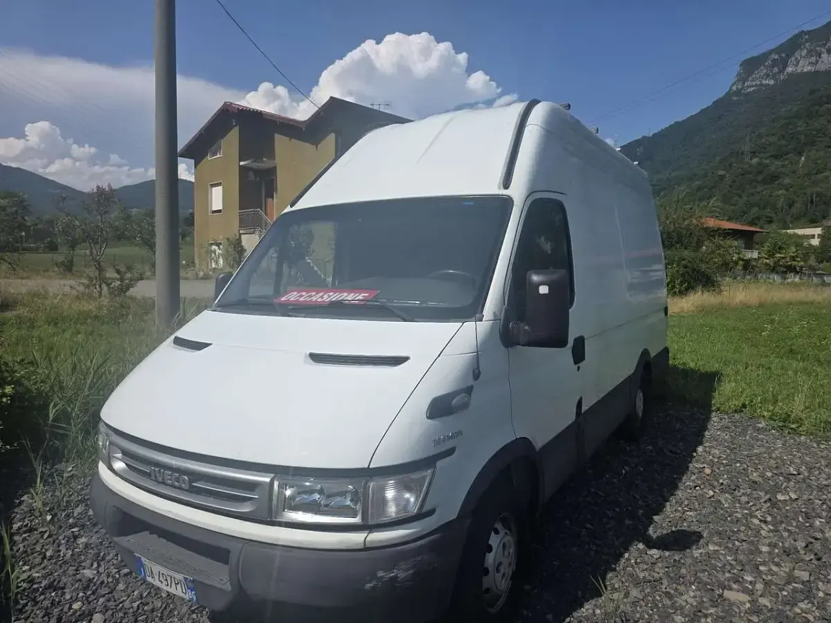 Usata Iveco Daily 136 CV (100 kW) 2006 Berlina