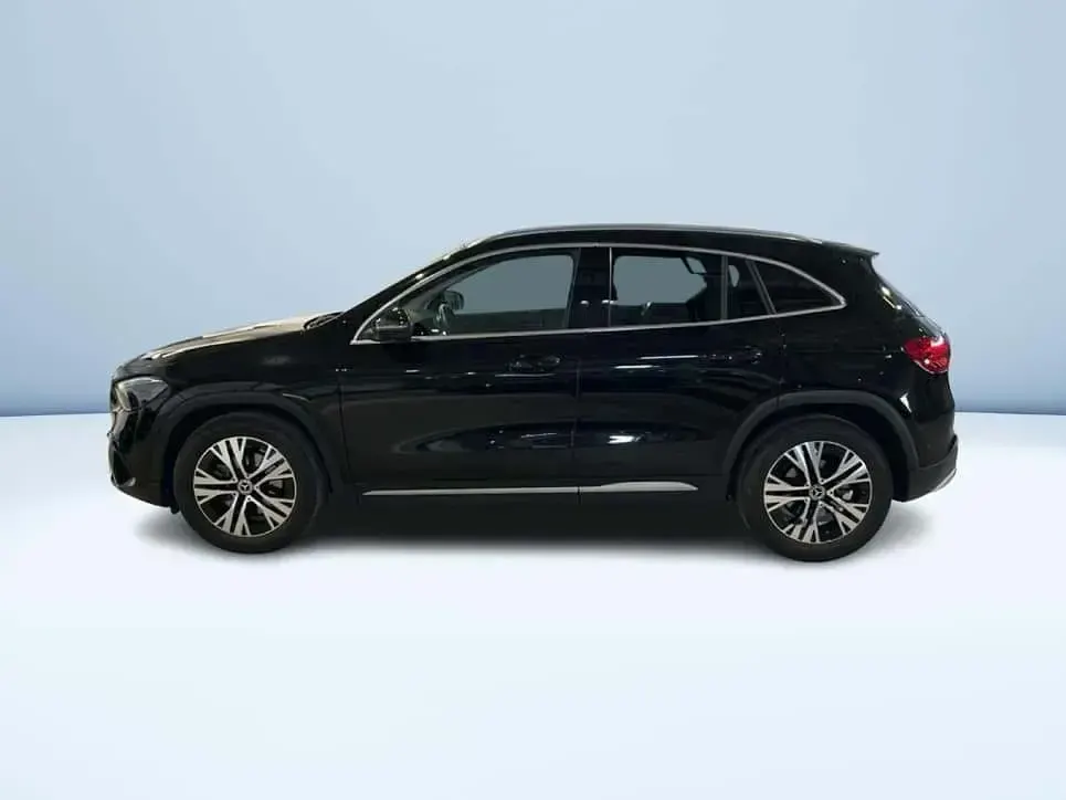 Usata Mercedes GLA180 Advanced 116 CV (85 kW) 2023 Nero SUV