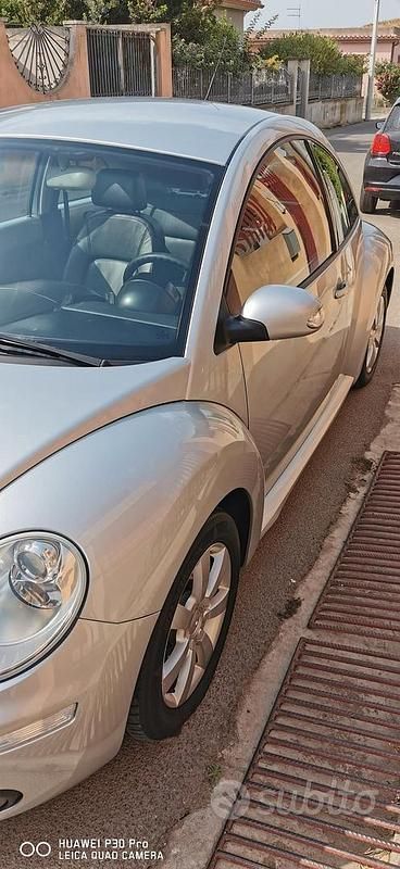 Usata VW New Beetle 105 CV (77 kW) 2007 Grigio Utilitaria