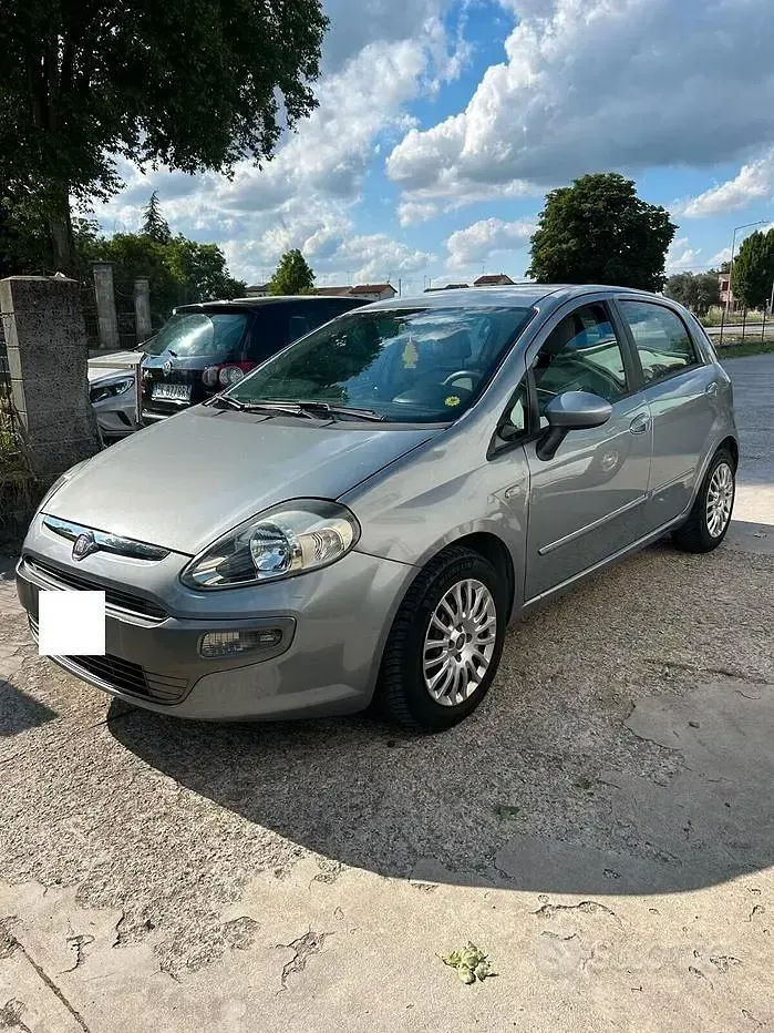 Usata Fiat Punto Young 75 CV (55 kW) 2014 Grigio Utilitaria
