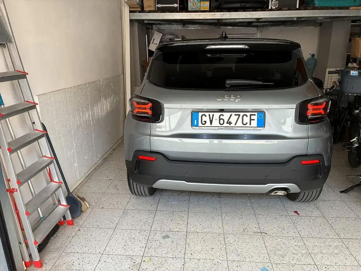Usata Jeep Avenger 101 CV (74 kW) 2024 Grigio SUV