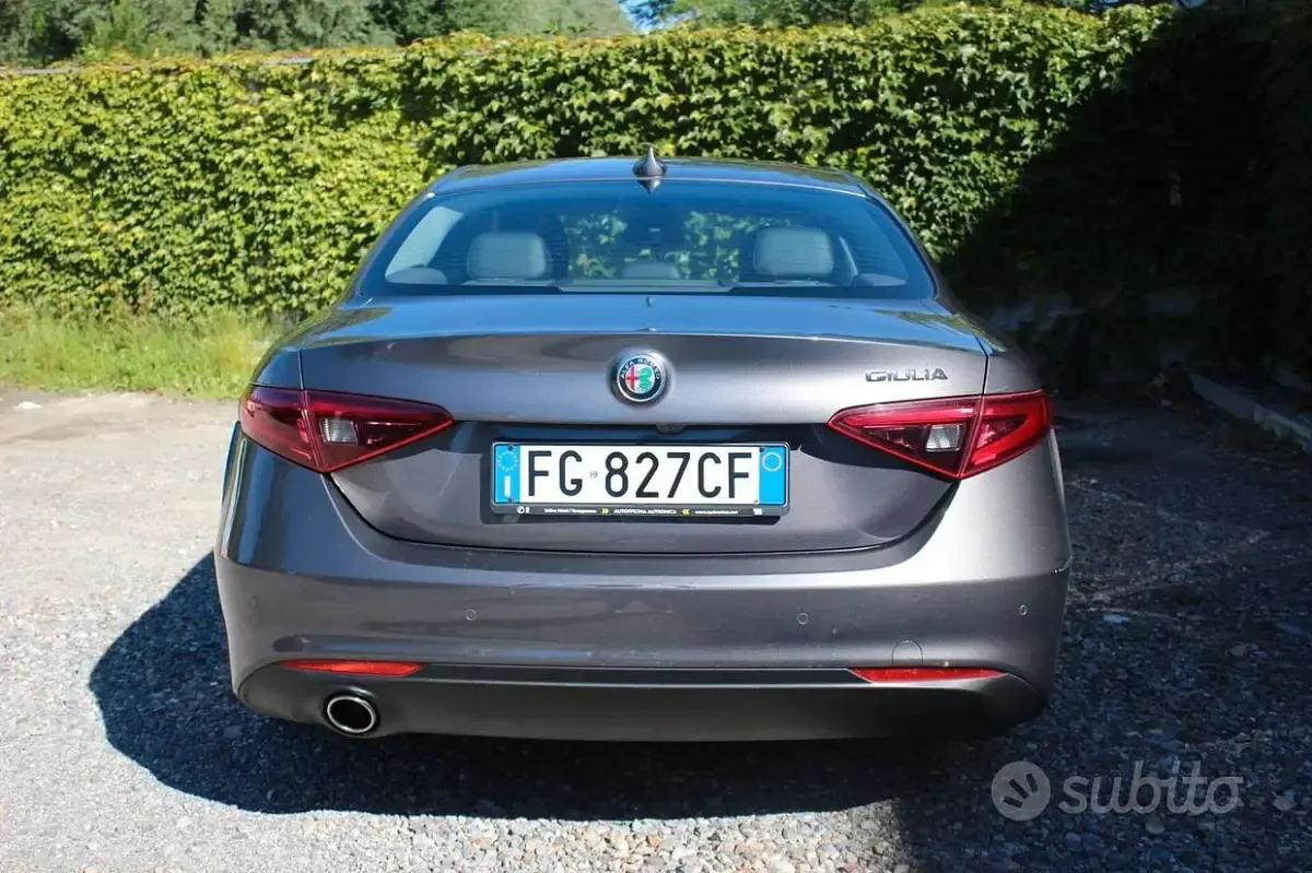 Usata Alfa Romeo Giulia Super 150 CV (110 kW) 2016 Grigio Berlina