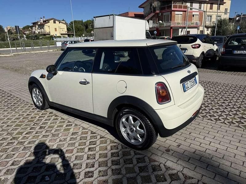 Usata Mini ONE 95 CV (69 kW) 2009 Beige Utilitaria