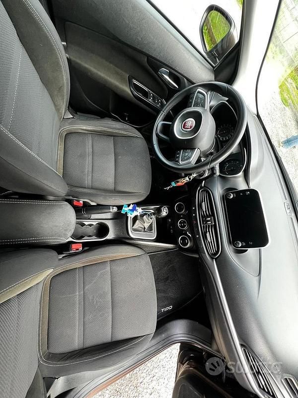 Usata Fiat Tipo Lounge 130 CV (95 kW) 2020 Marrone Station wagon