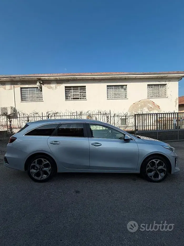 Usata Kia Ceed Sportswagon Style 600 CV (441 kW) 2021 Grigio Station wagon