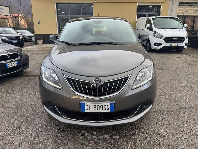 Usata Lancia Ypsilon Silver 69 CV (50 kW) 2022 Grigio Utilitaria