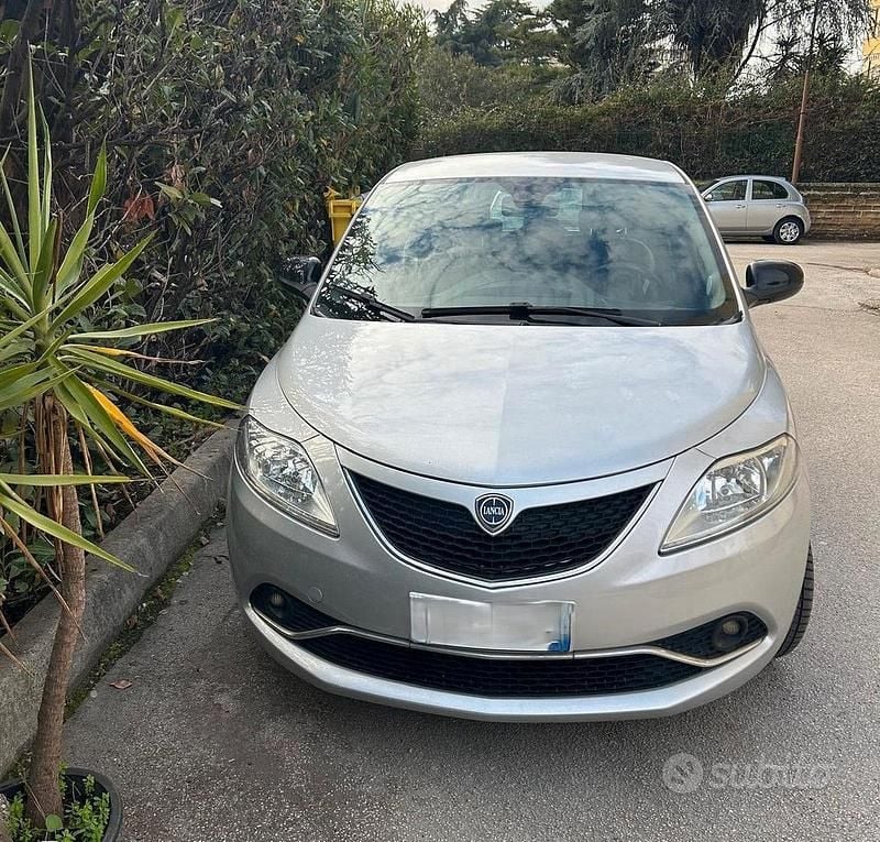Usata Lancia Ypsilon 95 CV (69 kW) 2016 Grigio Utilitaria