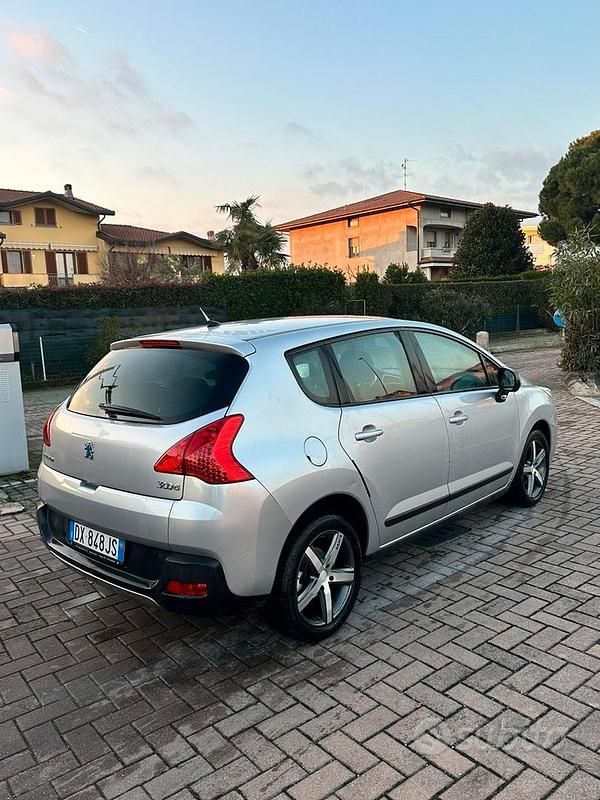 Usata 2009 Peugeot 3008 Station wagon | 2500 € (Ottimo prezzo) - Immagine 1/4