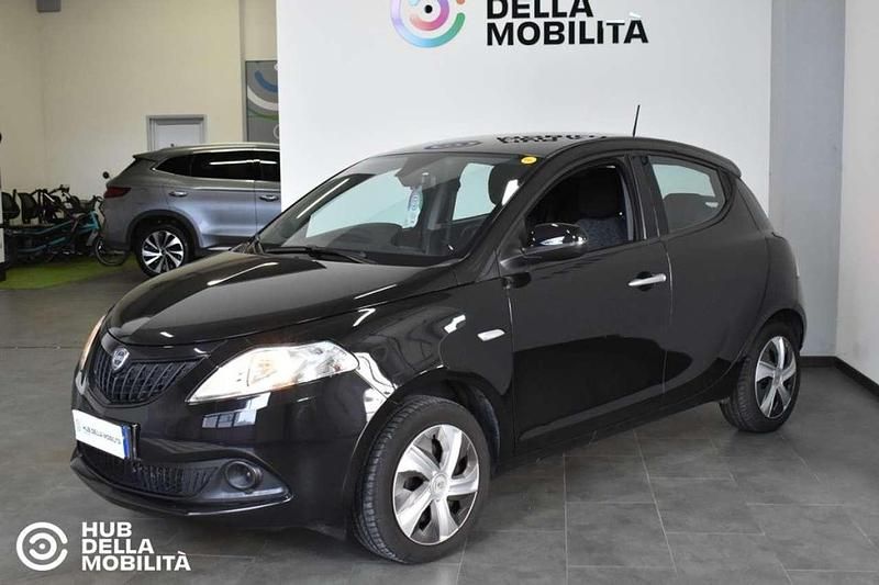 Usata Lancia Ypsilon Silver 69 CV (50 kW) 2023 Nero Utilitaria