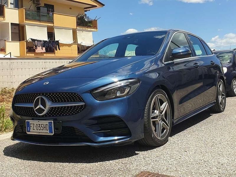 Usata Mercedes B180 Premium 116 CV (85 kW) 2019 Blu/azzurro Utilitaria