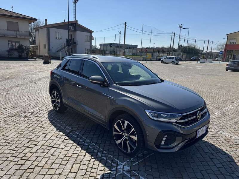 Usata 2023 VW T-Roc R-line SUV | 29.800 € (Buon prezzo) - Immagine 1/4