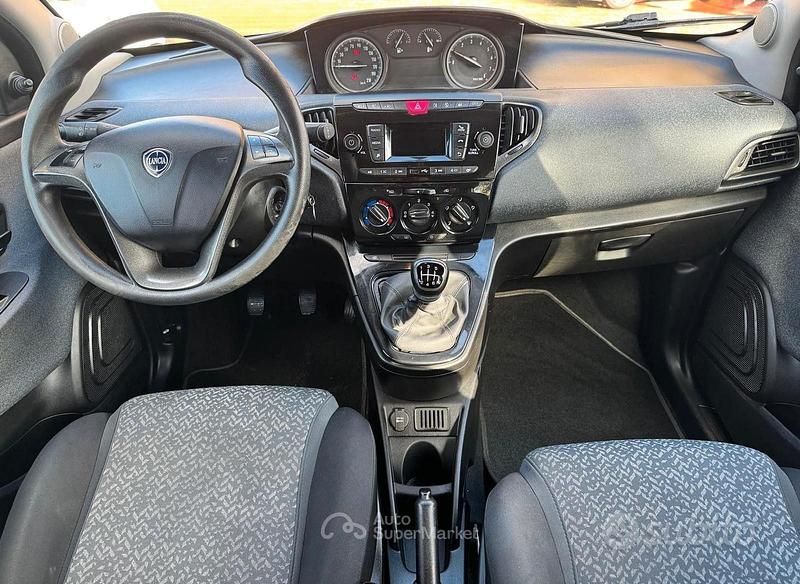 Usata Lancia Ypsilon Silver 69 CV (50 kW) 2021 Blu/azzurro Utilitaria