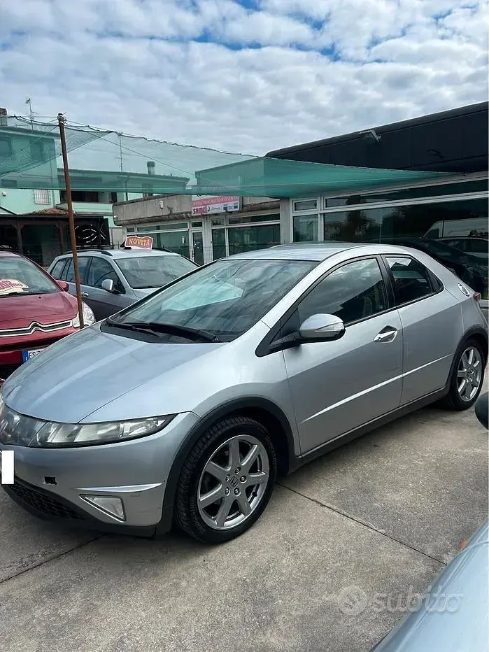 Usata Honda Civic Exclusive 140 CV (102 kW) 2010 Grigio Berlina
