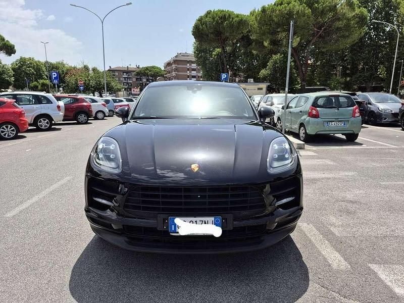 Nero Usata 2020 Porsche Macan SUV | 62.000 € (Cara) - Immagine 1/4
