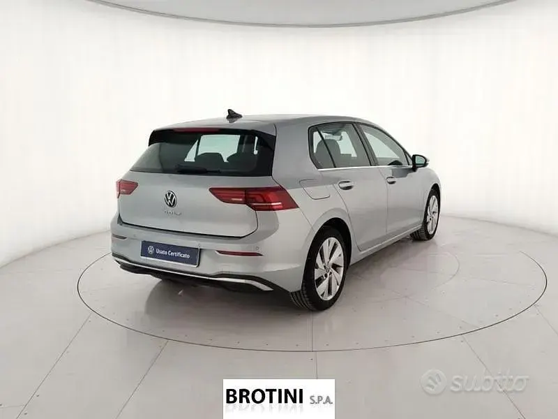 Usata VW Golf VIII Style 150 CV (110 kW) 2025 Grigio metallizzato Berlina