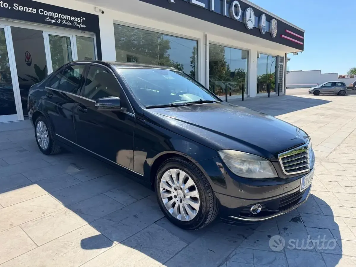 Usata Mercedes C220 Elegance 170 CV (125 kW) 2010 Nero Berlina