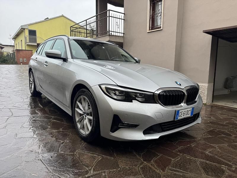 Usata BMW 330e Advantage 184 CV (135 kW) 2021 Argento Station wagon