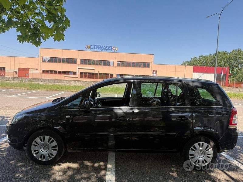 Usata Opel Zafira 150 CV (110 kW) 2014 Nero Monovolume
