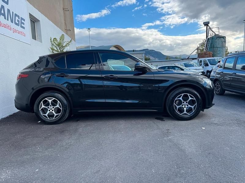 Usata Alfa Romeo Stelvio Business 160 CV (117 kW) 2022 Nero SUV