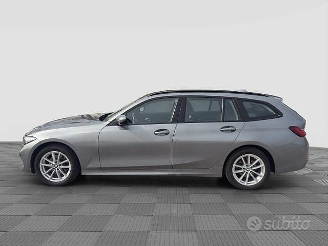 Usata BMW 320e 190 CV (139 kW) 2023 Grigio Station wagon