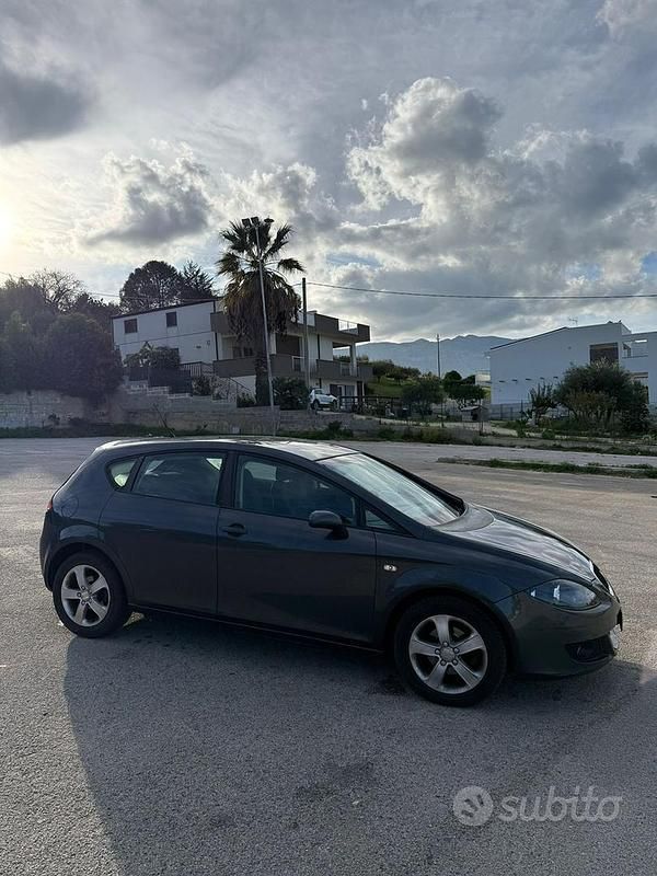 Begagnad Seat Leon 2006 Grå Sedan