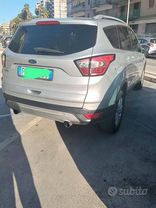Usata Ford Kuga 120 CV (88 kW) 2018 Grigio SUV