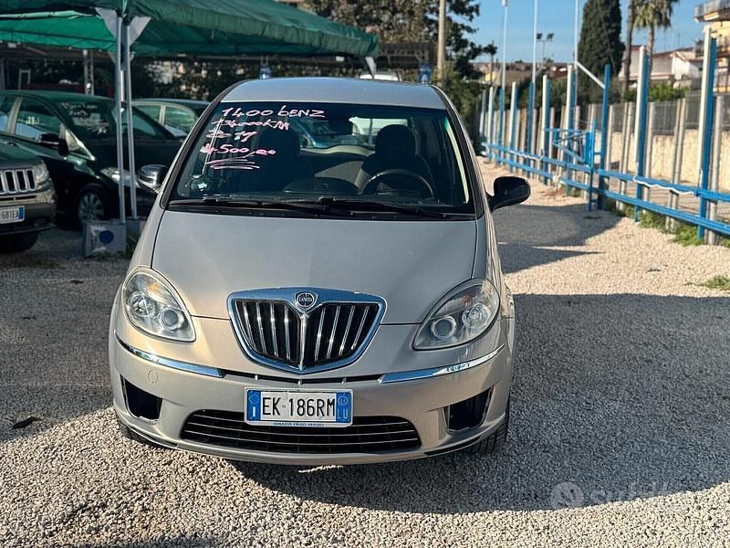Usata Lancia Musa 95 CV (69 kW) 2011 Grigio Monovolume