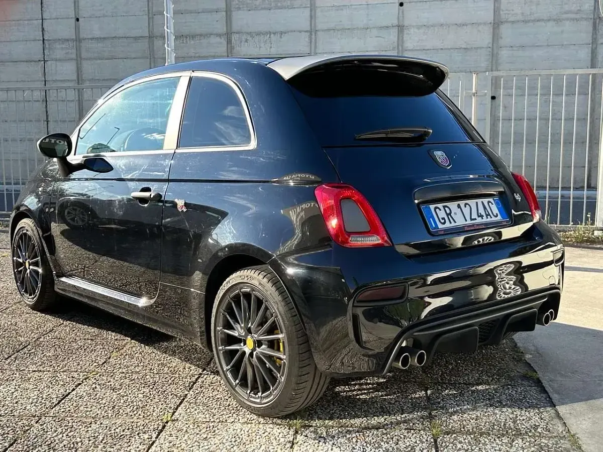 Usata Abarth 695 Competizione 179 CV (131 kW) 2023 Nero Utilitaria